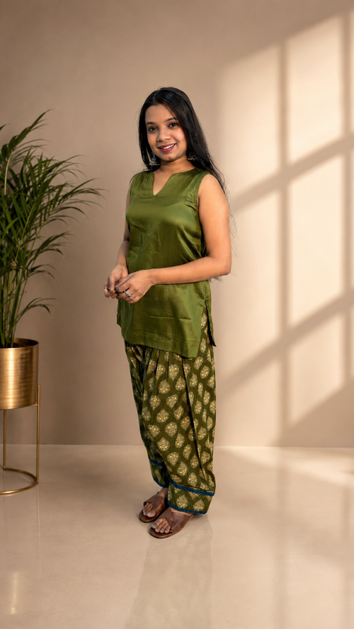 Green Mehendi Cotton Printed Farsi Set - Full Length View